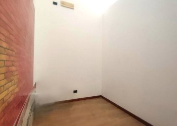 Foto 3 - Locale Commerciale via Bellini
 
37, Sant'Agata Li Battiati - foto 3