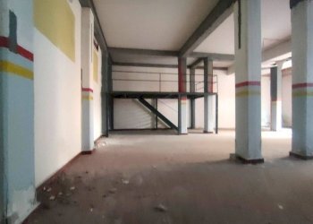 Foto 1 - Locale Commerciale via Bellini
 
37, Sant'Agata Li Battiati - foto 1