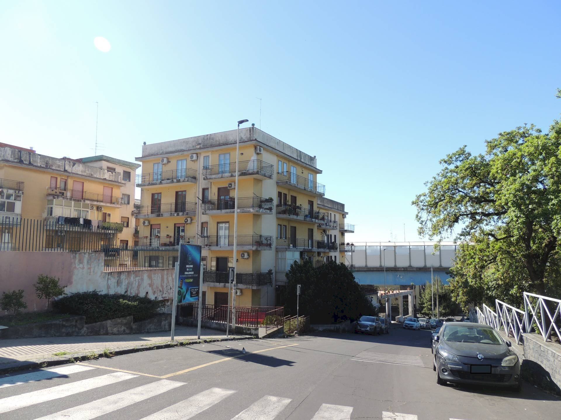 Foto 2 - Box Via Zangrì
 
2, Gravina di Catania - foto 2