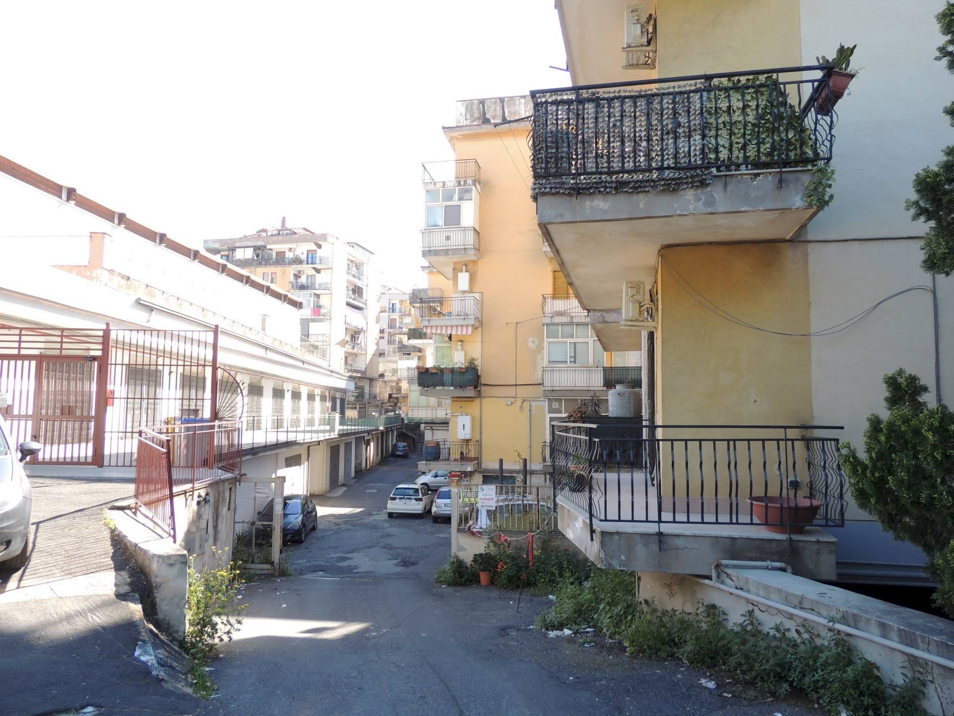 Foto 3 - Box Via Zangrì
 
2, Gravina di Catania - foto 3