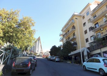 Foto 1 - Box Via Zangrì
 
2, Gravina di Catania - foto 1