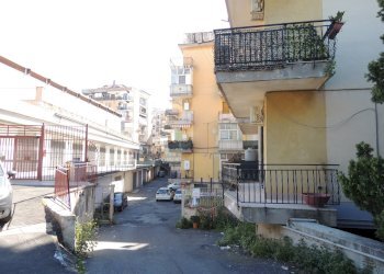 Foto 3 - Box Via Zangrì
 
2, Gravina di Catania - foto 3
