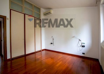 Camera / camera da letto - Villa a Schiera via grandi
 
2, Gallarate - foto 19