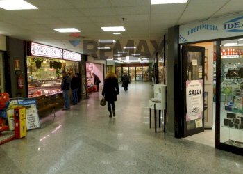 Non correlato - Commercial Premises Via J. e R. kennedy
 
28, Brugherio - photo 4