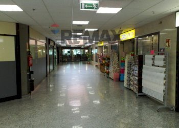 Ricezione / Lobby - Commercial Premises Via J. e R. kennedy
 
28, Brugherio - photo 5
