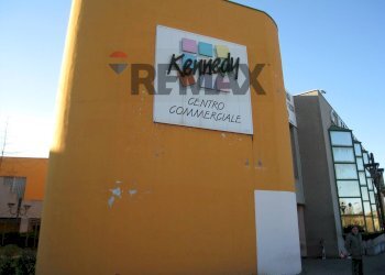Edificio all\'aperto - Commercial Premises Via J. e R. kennedy
 
28, Brugherio - photo 6
