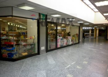 Ricezione / Lobby - Commercial Premises Via J. e R. kennedy
 
28, Brugherio - photo 7