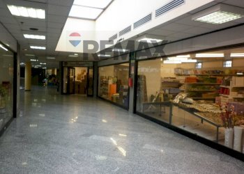 Ricezione / Lobby - Commercial Premises Via J. e R. kennedy
 
28, Brugherio - photo 8
