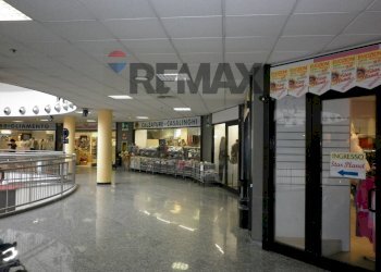 Ricezione / Lobby - Commercial Premises Via J. e R. kennedy
 
28, Brugherio - photo 10