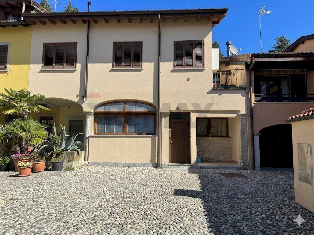 Casa all\'aperto - Casa semi indipendente VIA BUZZI LEONE
 
26, Viggiù - foto 2