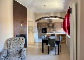 Sala da pranzo - Casa semi indipendente VIA BUZZI LEONE
 
26, Viggiù - foto 19