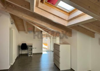 Stanza vuota - Casa semi indipendente VIA BUZZI LEONE
 
26, Viggiù - foto 32