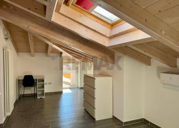 Stanza vuota - Casa semi indipendente VIA BUZZI LEONE
 
26, Viggiù - foto 33