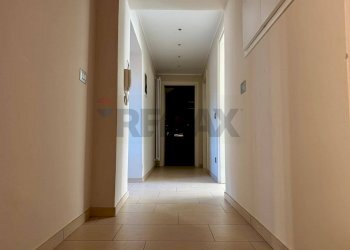 Hall / corridoio - Casa semi indipendente VIA BUZZI LEONE
 
26, Viggiù - foto 34