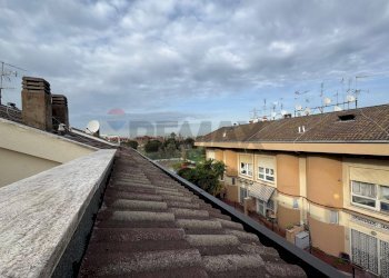 Edificio all\'aperto - Bilocale Via Tespi
232, Roma - foto 17