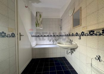Bagno - Bilocale Via Tespi
232, Roma - foto 19