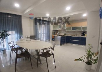 Sala da pranzo - Quadrilocale Via Emilio Scaglione
 
20, Napoli - foto 12