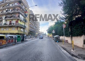 Edificio all\'aperto - Quadrilocale Via Emilio Scaglione
 
20, Napoli - foto 70