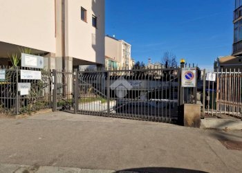 Box Corso Tazzoli, Torino (zona Centro Europa) - foto 1