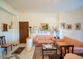 Sala da pranzo - Appartamento Via Finocchiari
 
143, Aci Catena - foto 2