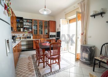 Sala da pranzo - Appartamento Via Finocchiari
 
143, Aci Catena - foto 13