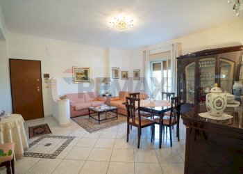 Sala da pranzo - Appartamento Via Finocchiari
 
143, Aci Catena - foto 45