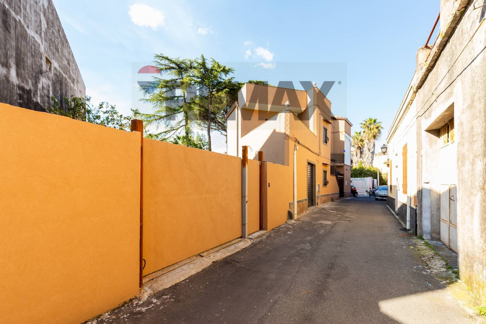 Edificio all\'aperto - Villa via mammani
 
3, Mascalucia - foto 1