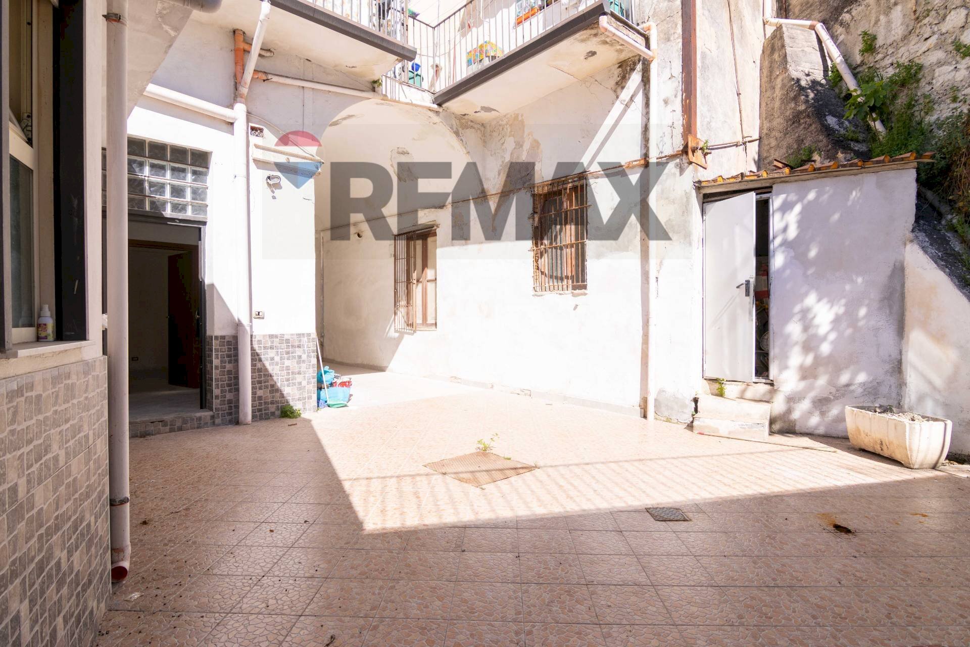 Edificio all\'aperto - Bilocale Via Plebiscito
 
562, Catania - foto 2