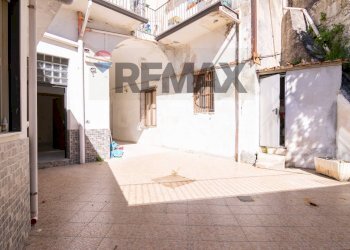 Edificio all\'aperto - Bilocale Via Plebiscito
 
562, Catania - foto 2