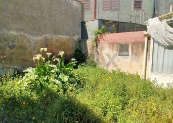 Giardino - Casa indipendente Via Guglielmo Marconi
 
76, Aci Catena - foto 8