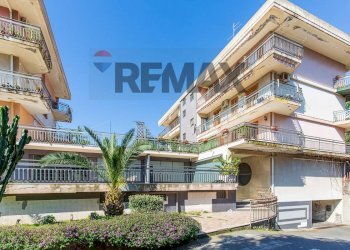 Edificio all\'aperto - Appartamento Via Santi Bonaccorsi
 
6, Aci Catena - foto 1