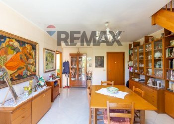 Sala da pranzo - Appartamento Via Santi Bonaccorsi
 
6, Aci Catena - foto 6