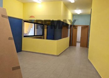 Hall / corridoio - Locale Commerciale via Adriano Olivetti
8, Caltanissetta - foto 7