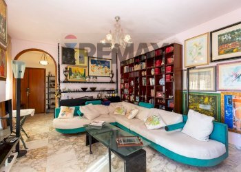 Soggiorno - Three-room apartment Via Giacinta Pezzana
 
23, Aci Castello - photo 1