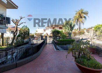 Edificio all\'aperto - Three-room apartment Via Giacinta Pezzana
 
23, Aci Castello - photo 4