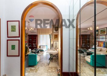 Soggiorno - Three-room apartment Via Giacinta Pezzana
 
23, Aci Castello - photo 6