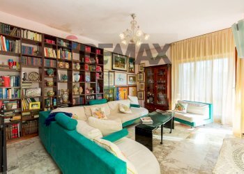 Soggiorno - Three-room apartment Via Giacinta Pezzana
 
23, Aci Castello - photo 7