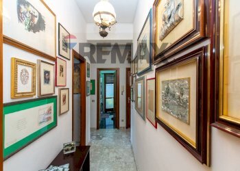 Hall / corridoio - Three-room apartment Via Giacinta Pezzana
 
23, Aci Castello - photo 12