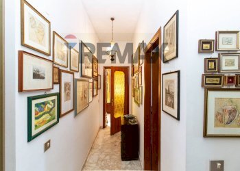 Hall / corridoio - Three-room apartment Via Giacinta Pezzana
 
23, Aci Castello - photo 13
