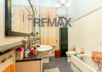 Bagno - Three-room apartment Via Giacinta Pezzana
 
23, Aci Castello - photo 18