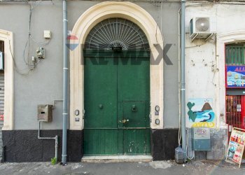 Edificio all\'aperto - Trilocale Via VI Aprile
 
81, Catania - foto 4
