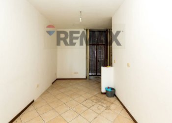 Stanza vuota - Trilocale Via VI Aprile
 
81, Catania - foto 19