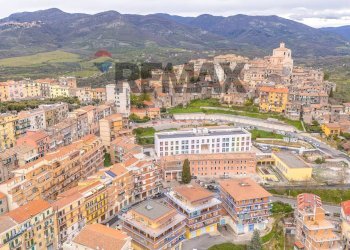 Vista delle montagne - Quadrilocale Via della Libertà
 
109, Castel Madama - foto 1