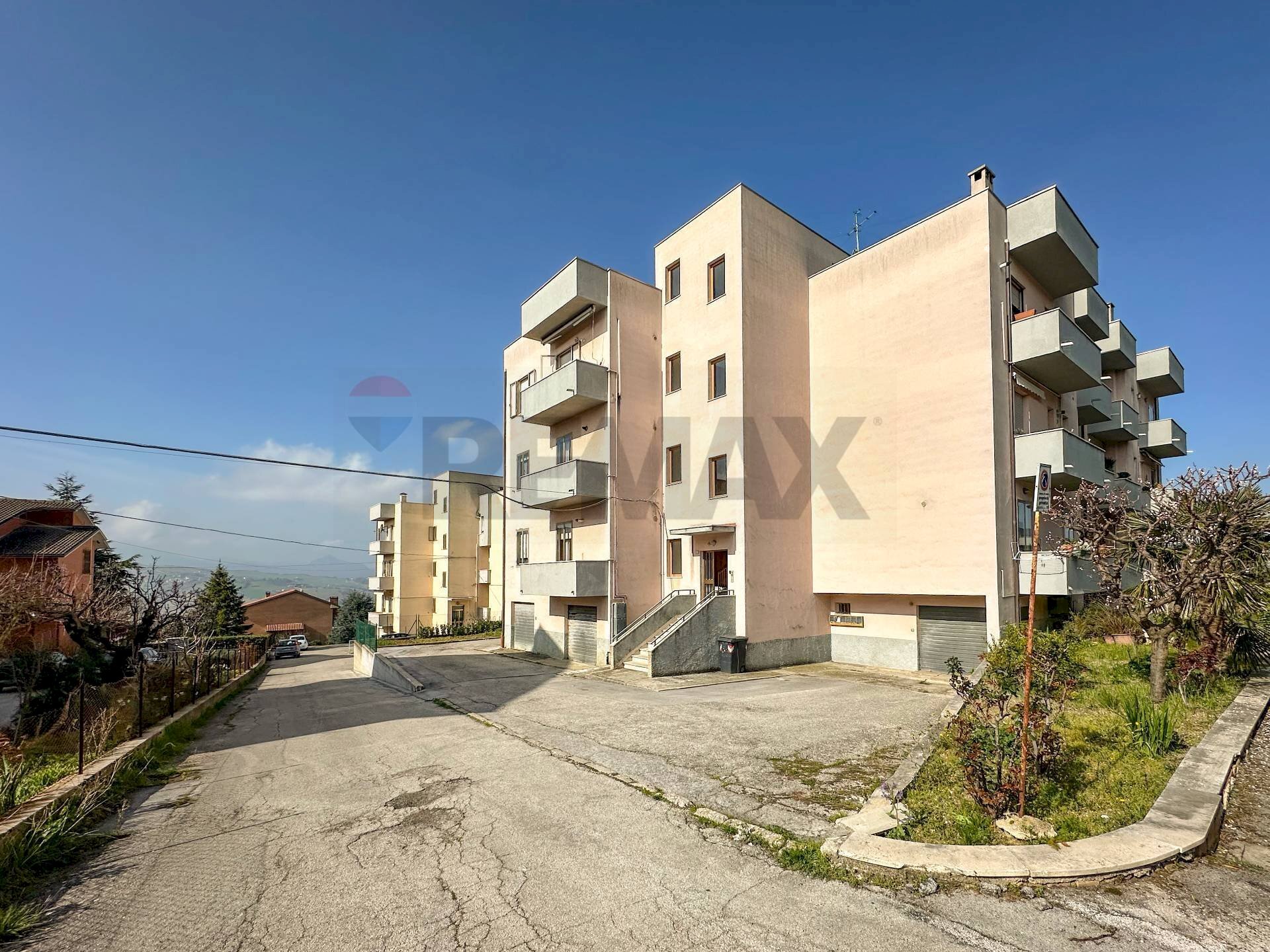 Edificio all\'aperto - Quadrilocale via umbria
 
7, Cupramontana - foto 1
