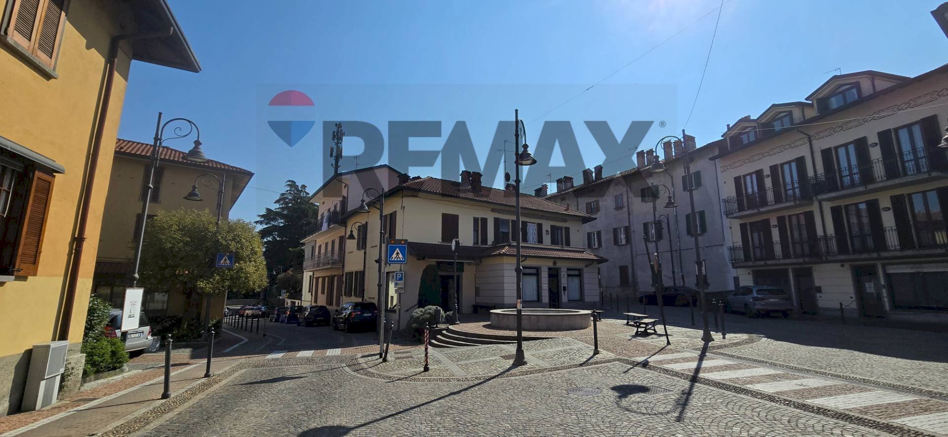 Edificio all\'aperto - Attività Commerciale Piazza Italia
1, Veduggio con Colzano - foto 2