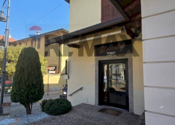Edificio all\'aperto - Attività Commerciale Piazza Italia
 
1, Veduggio con Colzano - foto 3