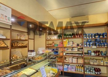 Dispensa di stoccaggio - Attività Commerciale Piazza Italia
 
1, Veduggio con Colzano - foto 7