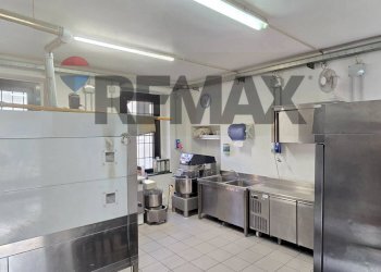 Cucina - Attività Commerciale Piazza Italia
 
1, Veduggio con Colzano - foto 10