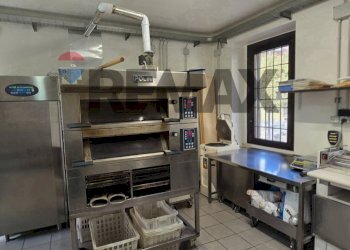 Dispensa di stoccaggio - Attività Commerciale Piazza Italia
 
1, Veduggio con Colzano - foto 11