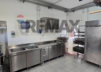 Cucina - Attività Commerciale Piazza Italia
 
1, Veduggio con Colzano - foto 15
